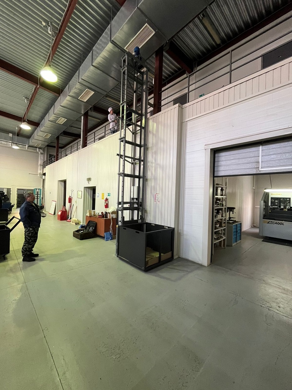 Мачтовый подъемник цепной, 300 кг в Рязани