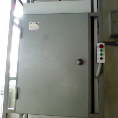 Малогрузовой сервисный подъемник